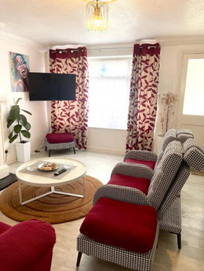 Shepherds House - Spacious 4 bedroom, Ilford
